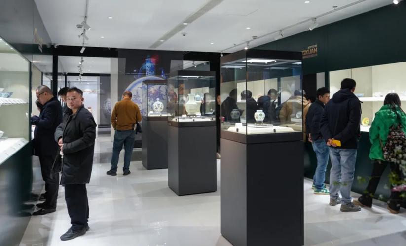 现场直击|上海仲轩2025迎春文物艺术品拍卖会预展启幕!